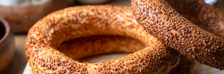 7 أنواع من وصفات خبز البيغل بالسمسم يجب أن تجربها في عام 2024